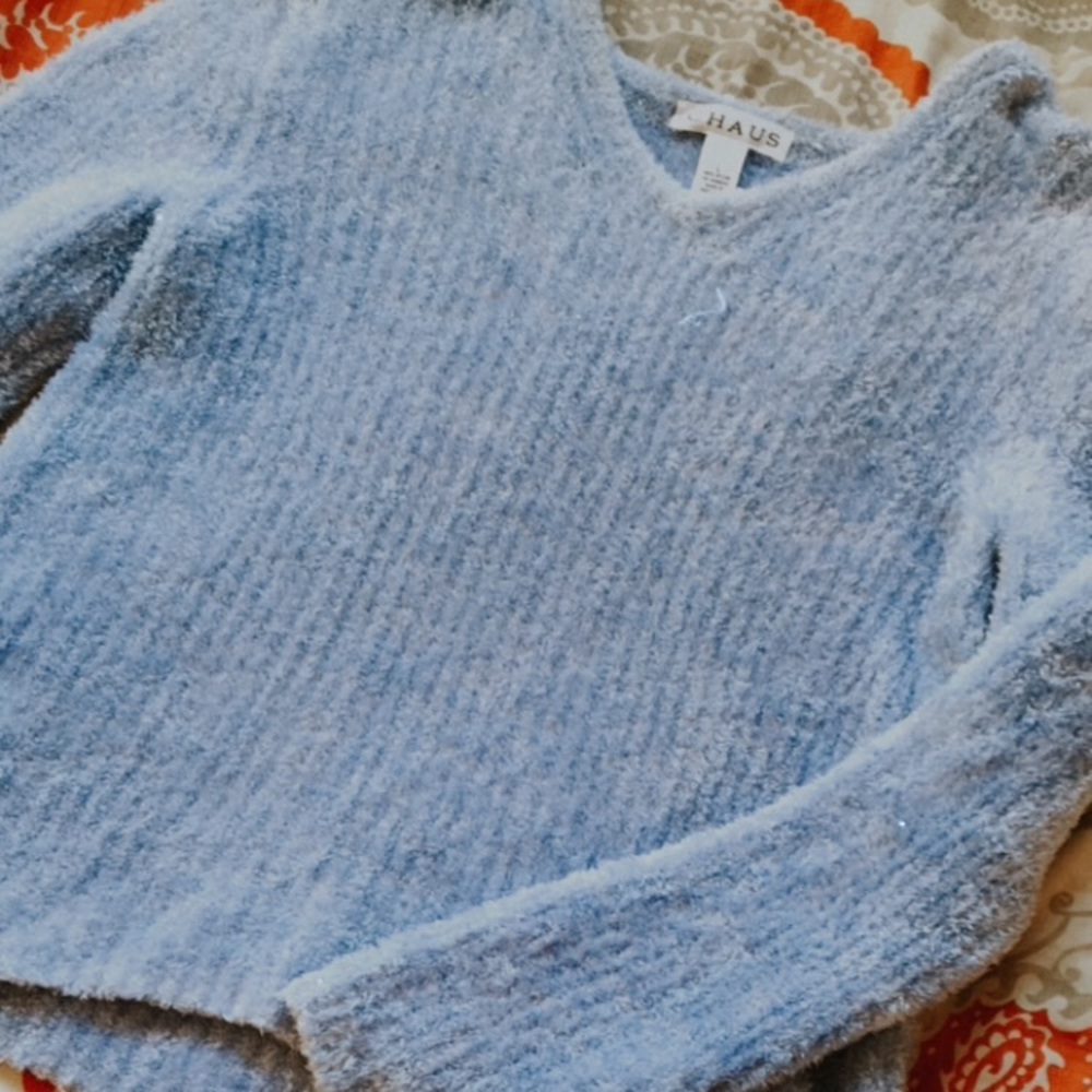 90's fuzzy blue sweater 👽
